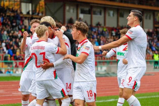 Team FC Augsburg II goal for 0 1 in the match between TSV Schwaben Augsburg v FC Augsburg II, Soccer, Men, Regionalliga Bayern, 2025 2026, Matchday 13 on 12 10 2025 in Augsburg, Rosenaustadion Bayern Germany