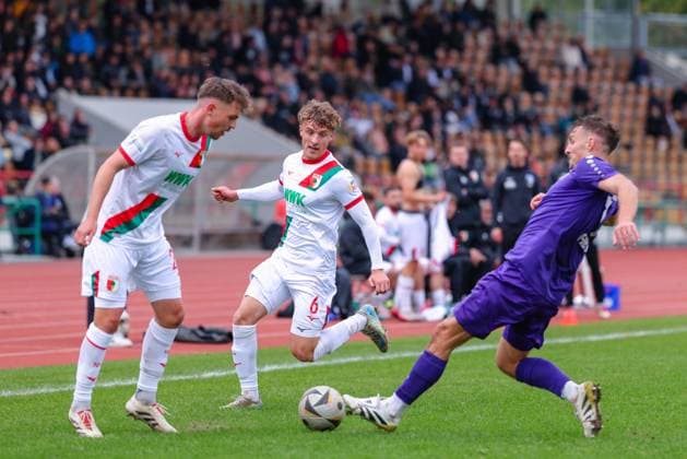 Dominik Lindermeir 6, FC Augsburg II and Maximilian Heiß 7, TSV Schwaben Augsburg during the match between TSV Schwaben Augsburg v FC Augsburg II, Soccer, Men, Regionalliga Bayern, 2025 2026, Matchday 13 on 12 10 2025 in Augsburg, Rosenaustadion Bayern Germany