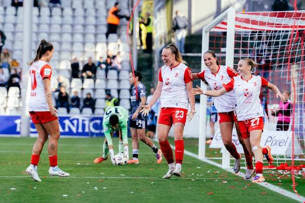 12 10 25, Women, Soccer, Google Pixel Womens Bundesliga, Season 2025 2026, SC Freiburg Eintracht Frankfurt, Matchday 6 Luca Emily Birkholz 23 SC Freiburg Cheering over goal to 1 1 with Team Freiburg Dreisamstadion BW Germany