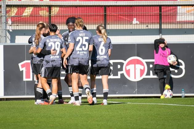 Soccer, Google Pixel Womens Bundesliga, 6 Matchday, 2025 2026, SC Freiburg vs Eintracht Frankfurt, Dreisamstadion, Freiburg, Nicole Anyomi Eintracht Frankfurt, 19 Goal, Goal celebration, Emotions, Goal shot, Joy, Cheering, Freiburg Dreisamstadion Baden Württemberg Germany Copyright: xFINLEYxMÖRCHx