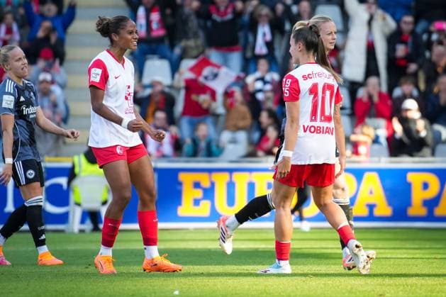 Soccer, Google Pixel Womens Bundesliga, Matchday 6, 2025 2026, SC Freiburg vs Eintracht Frankfurt, Dreisamstadion, Freiburg, Selina Vobian SC Freiburg, Women 10 Goal, Goal celebration, Emotions, Goal shot, Joy, Cheering, Freiburg Dreisamstadion Baden Württemberg Germany Copyright: xFINLEYxMÖRCHx