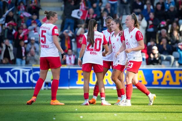 Soccer, Google Pixel Womens Bundesliga, Matchday 6, 2025 2026, SC Freiburg vs Eintracht Frankfurt, Dreisamstadion, Freiburg, Selina Vobian SC Freiburg, Women 10 Goal, Goal celebration, Emotions, Goal shot, Joy, Cheering, Freiburg Dreisamstadion Baden Württemberg Germany Copyright: xFINLEYxMÖRCHx