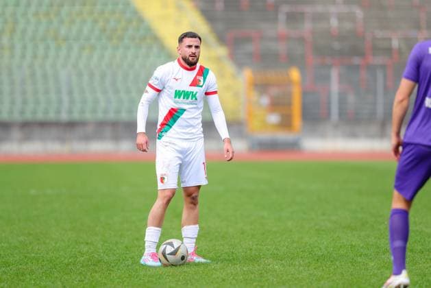 Kristijan Taseski 13, FC Augsburg II at the free kick during the match between TSV Schwaben Augsburg v FC Augsburg II, Soccer, Men, Regionalliga Bayern, 2025 2026, Matchday 13 on 12 10 2025 in Augsburg, Rosenaustadion Bayern Germany