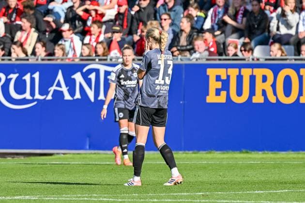 Amanda Ilestedt Eintracht Frankfurt, 13 with emotion GER, SC Freiburg Eintracht Frankfurt, Women Football, Google Pixel Women Bundesliga, Matchday 6, Season 2025 2026, 12 10 2025 DFB REGULATIONS PROHIBIT ANY USE OF PHOTOGRAPHS AS IMAGE SEQUENCES AND OR QUASI VIDEO GER, SC Freiburg Eintracht Frankfurt, Women Football, Google Pixel Women Bundesliga, Matchday 6, Season 2025 2026, 12 10 2025 Freiburg Copyright: xEibner-Pressefoto ThomasxHessx EP_THS