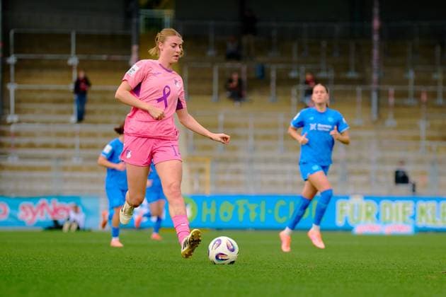 GPFBL: TSG Hoffenheim - Bayer 04 Leverkusen; 12.10.2025 Lisa Doorn (14; TSG) kontrolliert den Ball im Spiel gegen {243} GPFBL: TSG Hoffenheim – Bayer 04 Leverkusen am 12.10.2025 im Dietmar-Hopp Stadion in Hoffenheim. Copyright: xBEAUTIFULxSPORTS Gelhardtx
