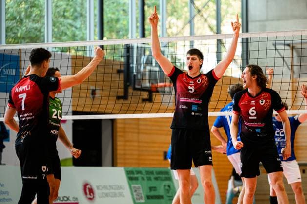 Ludwigsburg DVV Pokal 25 26 MTV Ludwigsburg ASV Dachau Tim Koepfli Köpfli Ludwigsburg , Jan Huber Ludwigsburg , Ben Simon Bonin Ludwigsburg Jubel Freude Emotion Ludwigsburg Innenstadtsporthalle Baden Württemberg Germany