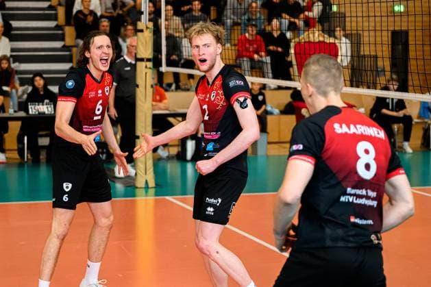 Ludwigsburg DVV Pokal 25 26 MTV Ludwigsburg ASV Dachau Ben Simon Bonin Ludwigsburg , Philipp Herrmann Ludwigsburg , Tomi Saarinen Ludwigsburg Jubel Freude Emotion Ludwigsburg Innenstadtsporthalle Baden Württemberg Germany