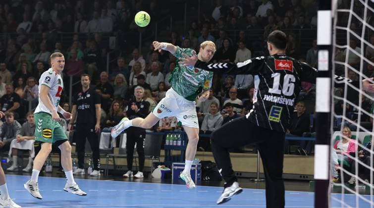 Matthes Langhoff scores a goal against goalkeeper Tibor Ivanisevic duel Match scene Action Sport Handball HBL Bundesliga Men 8 Matchday Season 2025 2026 12 10 2025 Füchse Berlin vs TSV GWD Minden