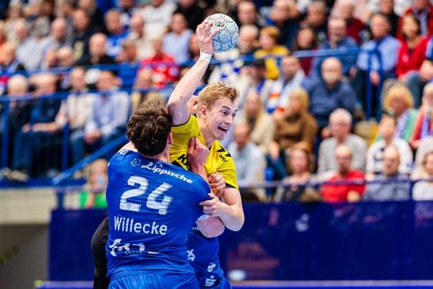 f l Joel Willecke TBV Lemgo Lippe, 24 , Torben Matzken TVB Stuttgart, 22 , Frederik Simak TBV Lemgo Lippe, 08 GER, TBV Lemgo Lippe vs TVB Stuttgart, Handball, 1 Bundesliga, Matchday 8, Season 2025 2026, 12 10 2025 GER, TBV Lemgo Lippe vs TVB Stuttgart, Handball, 1 Bundesliga, Matchday 8, Season 2025 2026, 12 10 2025 Lemgo Copyright: xEibner-Pressefoto JanxRollingerx EP_JSK