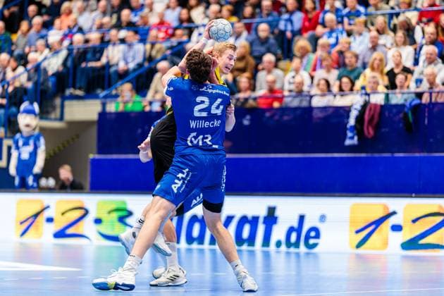 f l Joel Willecke TBV Lemgo Lippe, 24 , Torben Matzken TVB Stuttgart, 22 , Frederik Simak TBV Lemgo Lippe, 08 GER, TBV Lemgo Lippe vs TVB Stuttgart, Handball, 1 Bundesliga, Matchday 8, Season 2025 2026, 12 10 2025 GER, TBV Lemgo Lippe vs TVB Stuttgart, Handball, 1 Bundesliga, Matchday 8, Season 2025 2026, 12 10 2025 Lemgo Copyright: xEibner-Pressefoto JanxRollingerx EP_JSK
