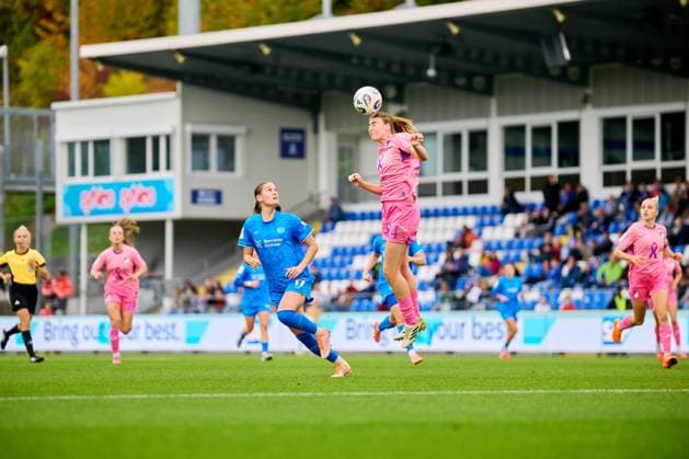 GPFBL: TSG Hoffenheim - Bayer 04 Leverkusen; 12.10.2025 Lisa Doorn (14; TSG) beim Kopfball GPFBL: TSG Hoffenheim – Bayer 04 Leverkusen am 12.10.2025 im Dietmar-Hopp Stadion in Hoffenheim. GPFBL: TSG Hoffenheim – Bayer 04 Leverkusen am 12.10.2025 im Dietmar-Hopp Stadion in Hoffenheim. Copyright: xBEAUTIFULxSPORTS Gelhardtx