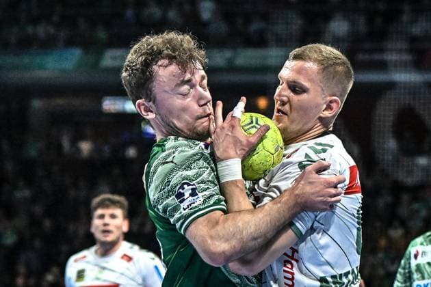 12 10 2025, xlakx, Handball Daikin HBL, Fuechse Berlin GWD Minden v l Hakun West Av Teigum Fuechse Berlin , Karolis Antanavicius GWD Minden duel, duel, fight, tackle Berlin Daniel Lakomski