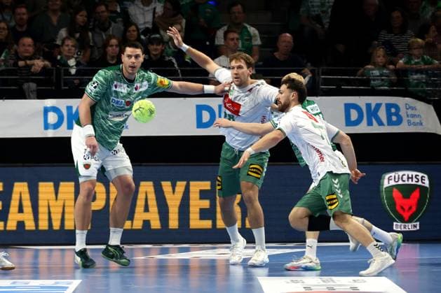 DEU, DHB, 1 HBL, Fuechse Berlin vs Minden, 12 10 2025, Max Schmeling Halle, Berlin, DEU, DHB, 1 HBL, Fuechse Berlin vs Minden, pictured Mijajlo Marsenic Fuechse Berlin 93 , Tom Bergner GWD Minden 28 , Philipp Vorlicek GWD Minden 22 nordphotoxGmbHx xEngler nph00076