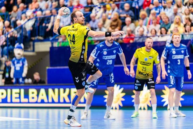 Kai Haefner TVB Stuttgart, 34 on seven-meter 7-meter throw GER, TBV Lemgo Lippe vs TVB Stuttgart, Handball, 1 Bundesliga, Matchday 8, Season 2025 2026, 12 10 2025 GER, TBV Lemgo Lippe vs TVB Stuttgart, Handball, 1 Bundesliga, Matchday 8, Season 2025 2026, 12 10 2025 Lemgo Copyright: xEibner-Pressefoto JanxRollingerx EP_JSK