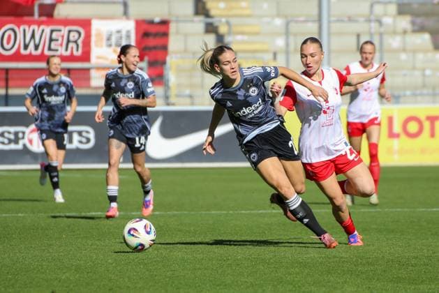 12 10 2025, xgrfx, Soccer Google Pixel Women Bundesliga, SC Freiburg Eintracht Frankfurt v l Nadine Riesen Eintracht Frankfurt , Sophie Nachtigall SC Freiburg DFL DFB REGULATIONS PROHIBIT ANY USE OF PHOTOGRAPHS as IMAGE SEQUENCES and or QUASI VIDEO Freiburg