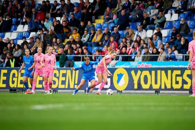 GPFBL: TSG Hoffenheim - Bayer 04 Leverkusen; 12.10.2025 Jill Janssens (9; TSG) im Zweikampf mit Katharina Piljic (6; B04) und weiteren Spielerinnen GPFBL: TSG Hoffenheim – Bayer 04 Leverkusen am 12.10.2025 im Dietmar-Hopp Stadion in Hoffenheim. Copyright: xBEAUTIFULxSPORTS Gelhardtx