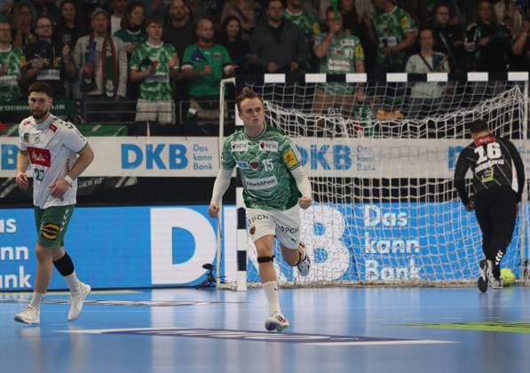 GER HBL season 2025 2026 FÜCHSE Berlin vs GWD Minden, 12 10 25, Max Schmeling Halle, Berlin, Tobias SCHJOELBERG GRÖNDAHL Füchse Berlin 15 , fist, emotion, successfully converted seven-meter penalty
