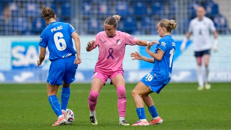 v li Katharina Piljic B04, 6 , Laura Gloning TSG, 20 , Sofie Lena Zdebel B04, 16 , duel, duel scene, duel, tackle, tackling, dynamics, action, action, 12 10 2025, Sinsheim Hoffenheim Germany , Soccer, Google Pixel Women Bundesliga, TSG 1899 Hoffenheim Bayer 04 Leverkusen, DFB DFL REGULATIONS PROHIBIT ANY USE OF PHOTOGRAPHS AS IMAGE SEQUENCES AND OR QUASI VIDEO xozx