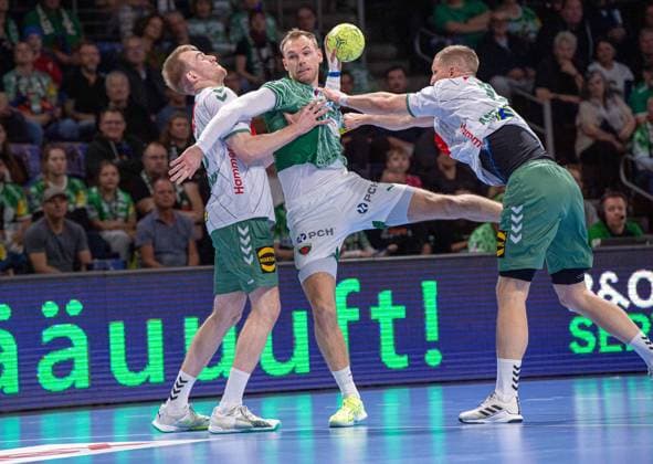 Handball, Men, Season 2025 2026, DAIKIN Handball Bundesliga 8 Matchday , Füchse Berlin TSV GWD Minden, f l Florian Kranzmann Minden , Mathias Gidsel Füchse Berlin , Karolis Antanavicius Minden , 12 10 2025, Copyright: xSebastianxRäppold MatthiasxKochx