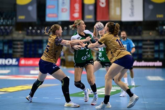 Handball I Women I Season 2025 2026 I 1 HBF I 5 Matchday I VfL Oldenburg Buxtehuder SV I 12 10 2025 Jolina Huhnstock 45, Buxtehuder Sportverein Lisa Borutta 2, VfL Oldenburg Isabelle Dölle 11, Buxtehuder Sportverein Oldenburg EWE Arena Niedersachsen Germany Copyright: xLobeca FelixxSchlikisx