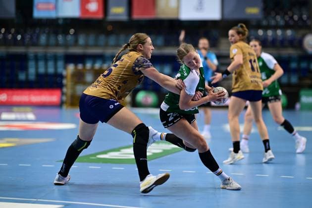 Handball I Women I Season 2025 2026 I 1 HBF I 5 Matchday I VfL Oldenburg Buxtehuder SV I 12 10 2025 Jolina Huhnstock 45, Buxtehuder Sportverein Laurentia Wolff 24, VfL Oldenburg Oldenburg EWE Arena Niedersachsen Germany Copyright: xLobeca FelixxSchlikisx