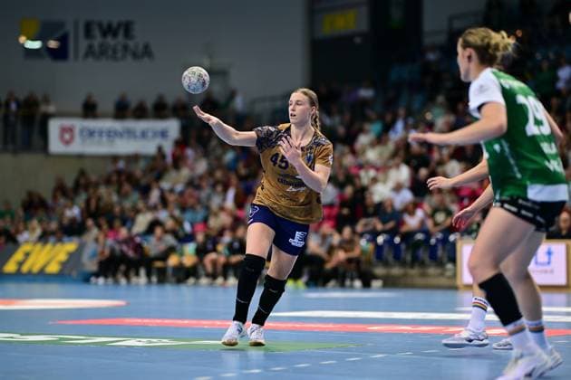 Handball I Women I Season 2025 2026 I 1 HBF I 5 Matchday I VfL Oldenburg Buxtehuder SV I 12 10 2025 Jolina Huhnstock 45, Buxtehuder Sportverein Oldenburg EWE Arena Niedersachsen Germany Copyright: xLobeca FelixxSchlikisx