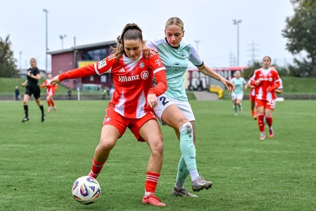 12 10 2025, Football, 2 Womens Bundesliga, 2025 2026, Matchday 7, SG 99 Andernach FC Bayern Munich II Isabel Pfeiffer 21 Andernach and Samira Di Lauro 8 Bayern Munich II fighting for the ball