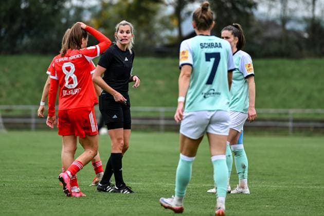 12 10 2025, Football, 2 Womens Bundesliga, 2025 2026, Matchday 7, SG 99 Andernach FC Bayern Munich II Referee Anke Hölscher officiated the match