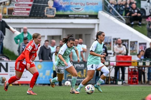 12 10 2025, Football, 2 Womens Bundesliga, 2025 2026, Matchday 7, SG 99 Andernach FC Bayern Munich II Lisa Kossmann 6 Andernach wins the ball in midfield