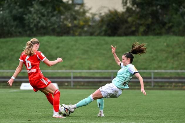 12 10 2025, Football, 2 Womens Bundesliga, 2025 2026, Matchday 7, SG 99 Andernach FC Bayern Munich II Marie Gmeineder 6 Bayern Munich II and Maren Weingarz 8 Andernach fighting for the ball