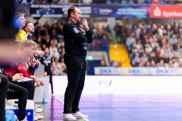 Misha Kaufmann TVB Stuttgart, Coach GER, TBV Lemgo Lippe vs TVB Stuttgart, Handball, 1 Bundesliga, Matchday 8, Season 2025 2026, 12 10 2025 GER, TBV Lemgo Lippe vs TVB Stuttgart, Handball, 1 Bundesliga, Matchday 8, Season 2025 2026, 12 10 2025 Lemgo Copyright: xEibner-Pressefoto JanxRollingerx EP_JSK
