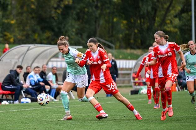 12 10 2025, Football, 2 Womens Bundesliga, 2025 2026, Matchday 7, SG 99 Andernach FC Bayern München II Carolin Schraa 7 Andernach and Laura Fühler 36 Bayern München II fighting for the ball