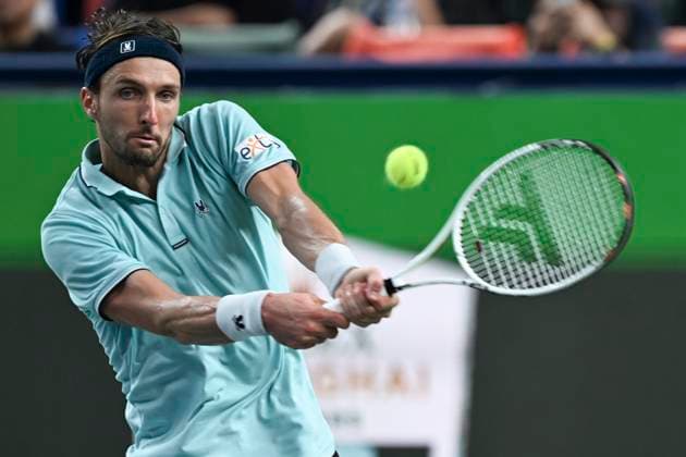 (251012) -- SHANGHAI, Oct. 12, 2025 -- Arthur Rinderknech hits a return during the men s singles final between Arthur Rinderknech of France and Valentin Vacherot of Monaco at the ATP, Tennis Herren World Tour Shanghai Masters tennis tournament in Shanghai, east China, Oct. 12, 2025. ) (SP)CHINA-SHANGHAI-TENNIS-ATP TOUR-SHANGHAI MASTERS-MEN S SINGLES (CN) ChenxHaoming 