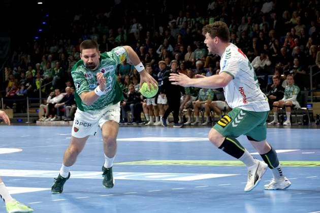 DEU, DHB, 1 HBL, Fuechse Berlin vs Minden, 12 10 2025, Max Schmeling Halle, Berlin, DEU, DHB, 1 HBL, Fuechse Berlin vs Minden, pictured Fabian Wiede Fuechse Berlin 3 , Philipp Vorlicek GWD Minden 22 nordphotoxGmbHx xEngler nph00076
