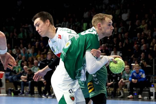 DEU, DHB, 1 HBL, Fuechse Berlin vs Minden, 12 10 2025, Max Schmeling Halle, Berlin, DEU, DHB, 1 HBL, Fuechse Berlin vs Minden, in the picture Mathias Gidsel Fuechse Berlin 19 , Azat Valiullin GWD Minden 55 nordphotoxGmbHx xEngler nph00076
