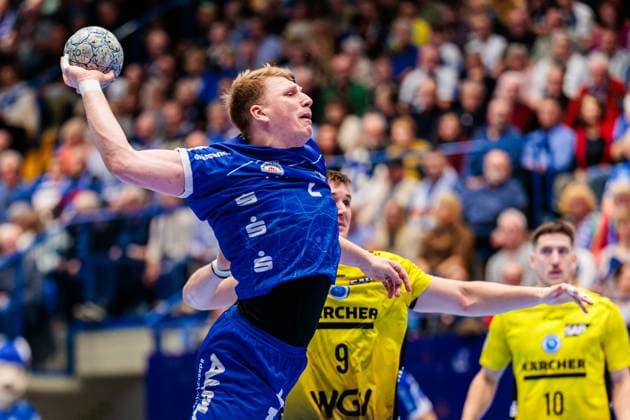 v l Lukas Hutecek TBV Lemgo Lippe, 02 , Gianfranco Pribetic TVB Stuttgart, 09 GER, TBV Lemgo Lippe vs TVB Stuttgart, Handball, 1 Bundesliga, Matchday 8, Season 2025 2026, 12 10 2025 GER, TBV Lemgo Lippe vs TVB Stuttgart, Handball, 1 Bundesliga, Matchday 8, Season 2025 2026, 12 10 2025 Lemgo Copyright: xEibner-Pressefoto JanxRollingerx EP_JSK