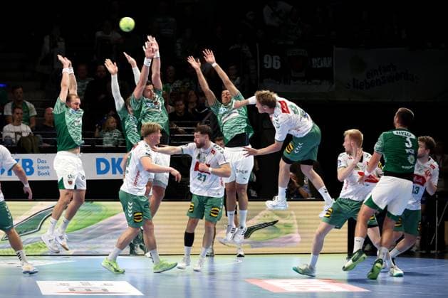 DEU, DHB, 1 HBL, Fuechse Berlin vs Minden, 12 10 2025, Max Schmeling Halle, Berlin, DEU, DHB, 1 HBL, Fuechse Berlin vs Minden, in the picture Fuechsemauer, Morten Hempel Jensen GWD Minden 9 nordphotoxGmbHx xEngler nph00076