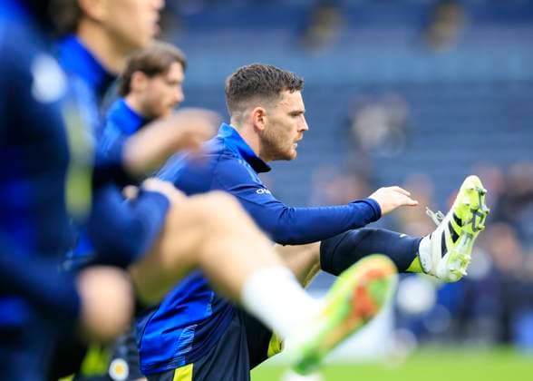 Scotland v Belarus 2026 FIFA World Cup, WM, Weltmeisterschaft, Fussball Qualifiers Andy Robertson of Scotland warms up during the 2026 FIFA World Cup Qualifiers Group C match at Hampden Park, Glasgow UK Newspapers OUT Copyright: xFredxPalmerx FIL-22351-0059