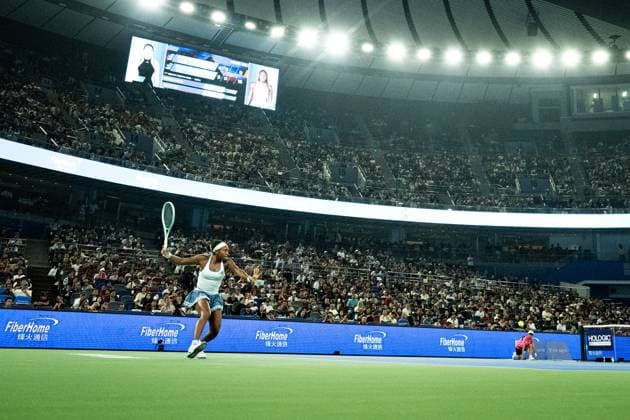 (251012) -- WUHAN, Oct. 12, 2025 -- Coco Gauff hits a return during the women s singles final between Jessica Pegula of the United States and Coco Gauff of the United States at the 2025 Wuhan Open tennis tournament in Wuhan, central China s Hubei Province, Oct. 12, 2025. ) (SP)CHINA-WUHAN-TENNIS-WUHAN OPEN-WOMEN S SINGLES (CN) XiaoxYijiu 