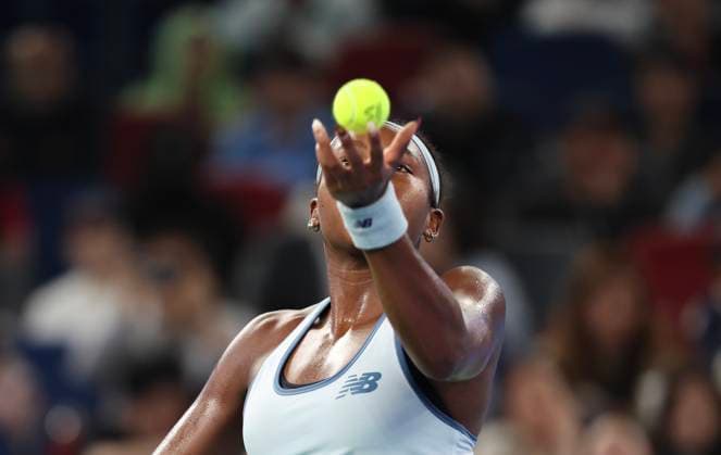 (251012) -- WUHAN, Oct. 12, 2025 -- Coco Gauff serves during the women s singles final between Jessica Pegula of the United States and Coco Gauff of the United States at the 2025 Wuhan Open tennis tournament in Wuhan, central China s Hubei Province, Oct. 12, 2025. ) (SP)CHINA-WUHAN-TENNIS-WUHAN OPEN-WOMEN S SINGLES (CN) BaixXuefei 