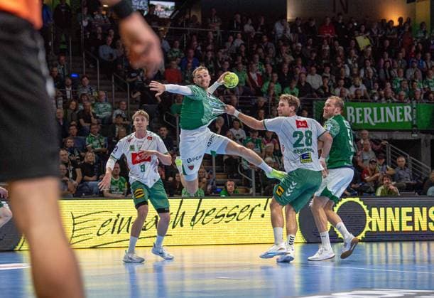 Handball, Men, Season 2025 2026, DAIKIN Handball Bundesliga 8 Matchday , Füchse Berlin TSV GWD Minden, f l Morten Hempel Jensen Minden , Mathias Gidsel Füchse Berlin , Tom Bergner Minden , Max Darj Füchse Berlin , 12 10 2025, Copyright: xSebastianxRäppold MatthiasxKochx