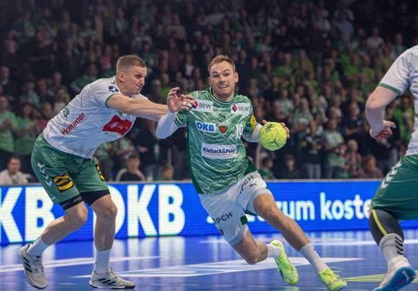 Handball, Men, Season 2025 2026, DAIKIN Handball Bundesliga 8 Matchday , Füchse Berlin TSV GWD Minden, v l Karolis Antanavicius Minden , Mathias Gidsel Füchse Berlin , 12 10 2025, Copyright: xSebastianxRäppold MatthiasxKochx