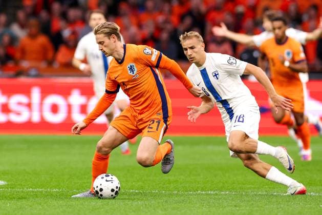 2025-10-12 Netherlands v Finland - FIFA World Cup, WM, Weltmeisterschaft, Fussball 2026 Qualifier AMSTERDAM, NETHERLANDS - OCTOBER 12: Topi Keskinen of Finland battles for possession with Frenkie de Jong of Netherlands during the FIFA World Cup 2026 Qualifier match between Netherlands and Finland at Johan Cruijff ArenA on October 12, 2025 in Amsterdam, Netherlands. Amsterdam Johan Cruijff ArenA Netherlands Content not available for redistribution in The Netherlands directly or indirectly through any third parties. Copyright: xBenxGalx