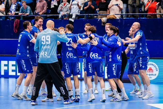 The team of TBV Lemgo Lippe cheers after 32 30 victory GER, TBV Lemgo Lippe vs TVB Stuttgart, Handball, 1 Bundesliga, Matchday 8, Season 2025 2026, 12 10 2025 GER, TBV Lemgo Lippe vs TVB Stuttgart, Handball, 1 Bundesliga, Matchday 8, Season 2025 2026, 12 10 2025 Lemgo Copyright: xEibner-Pressefoto JanxRollingerx EP_JSK