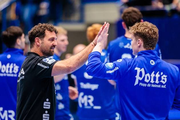f l Florian Kehrmann TBV Lemgo Lippe, Coach , Jarnes Faust TBV Lemgo Lippe, 35 cheers after 32 30 victory GER, TBV Lemgo Lippe vs TVB Stuttgart, Handball, 1 Bundesliga, Matchday 8, Season 2025 2026, 12 10 2025 GER, TBV Lemgo Lippe vs TVB Stuttgart, Handball, 1 Bundesliga, Matchday 8, Season 2025 2026, 12 10 2025 Lemgo Copyright: xEibner-Pressefoto JanxRollingerx EP_JSK