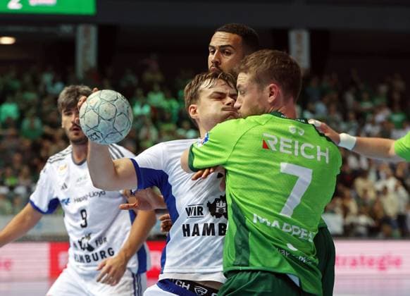 12 10 2025, xovx, Handball Daikin Handball Bundesliga, HSG Wetzlar HSV Hamburg v l Andreas Magaard HSV Hamburg Philipp Ahouansou HSG Wetzlar , Dominik Mappes HSG Wetzlar Wetzlar Buderus Arena Hessen Germany EN