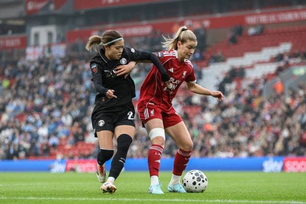 Marie Hobinger (14 Liverpool) holds off Yui Hasegawa (25 Manchester City) during the Barclays Womens Super League fixture between Liverpool and Manchester City at Anfield in Liverpool, England Copyright: xNataliexMincher SPPx Sportspressphoto_SPR41593