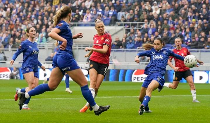 Liverpool, England, 12th October 2025. Fridolina Rolfo of Manchester Utd (R) shoots during the Everton Women vs Manchester United, ManU Women Barclays Women s Super League match at Hill Dickinson Stadium, Liverpool. Picture credit should read: Andrew Yates Sportimage EDITORIAL USE ONLY. No use with unauthorised audio, video, data, fixture lists, club league logos or live services. Online in-match use limited to 120 images, no video emulation. No use in betting, games or single club league player publications. SPI_094_AY_EVERTON_W_MAN_UTD_W SPI-4212-0075