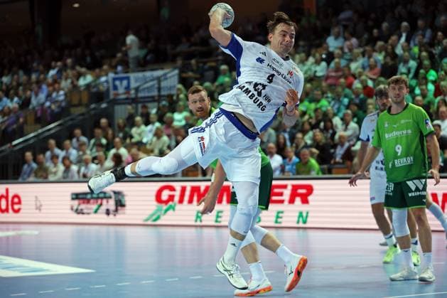 12 10 2025, xovx, Handball Daikin Handball Bundesliga, HSG Wetzlar HSV Hamburg v l Nikola Grahovac HSG Wetzlar , Andreas Magaard HSV Hamburg , , Jacob Arenth Lassen HSV Hamburg , Niklas Theiß HSG Wetzlar Wetzlar Buderus Arena Hessen Germany EN