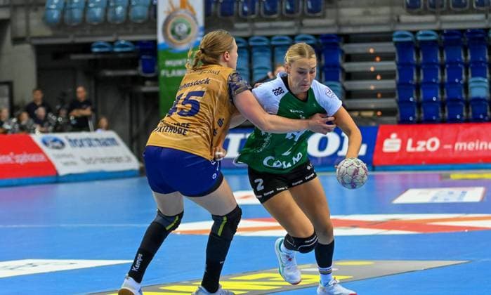 Lisa Borutta VfL Oldenburg, 02 vs Jolina Huhnstock Buxtehuder SV, 45 VfL Oldenburg vs Buxtehuder SV, ALSCO Handball Bundesliga Women, Matchday 5, Season 2025 2026, 12 10 2025, VfL Oldenburg vs Buxtehuder SV, ALSCO Handball Bundesliga Women, Matchday 5, Season 2025 2026, 12 10 2025, Oldenburg Copyright: xEibner-Pressefoto RobertxGertzenx EP_RGN